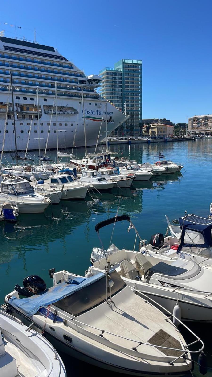 Il Talismano-In Citta -Vicino Al Mare Apartamento Savona Exterior foto